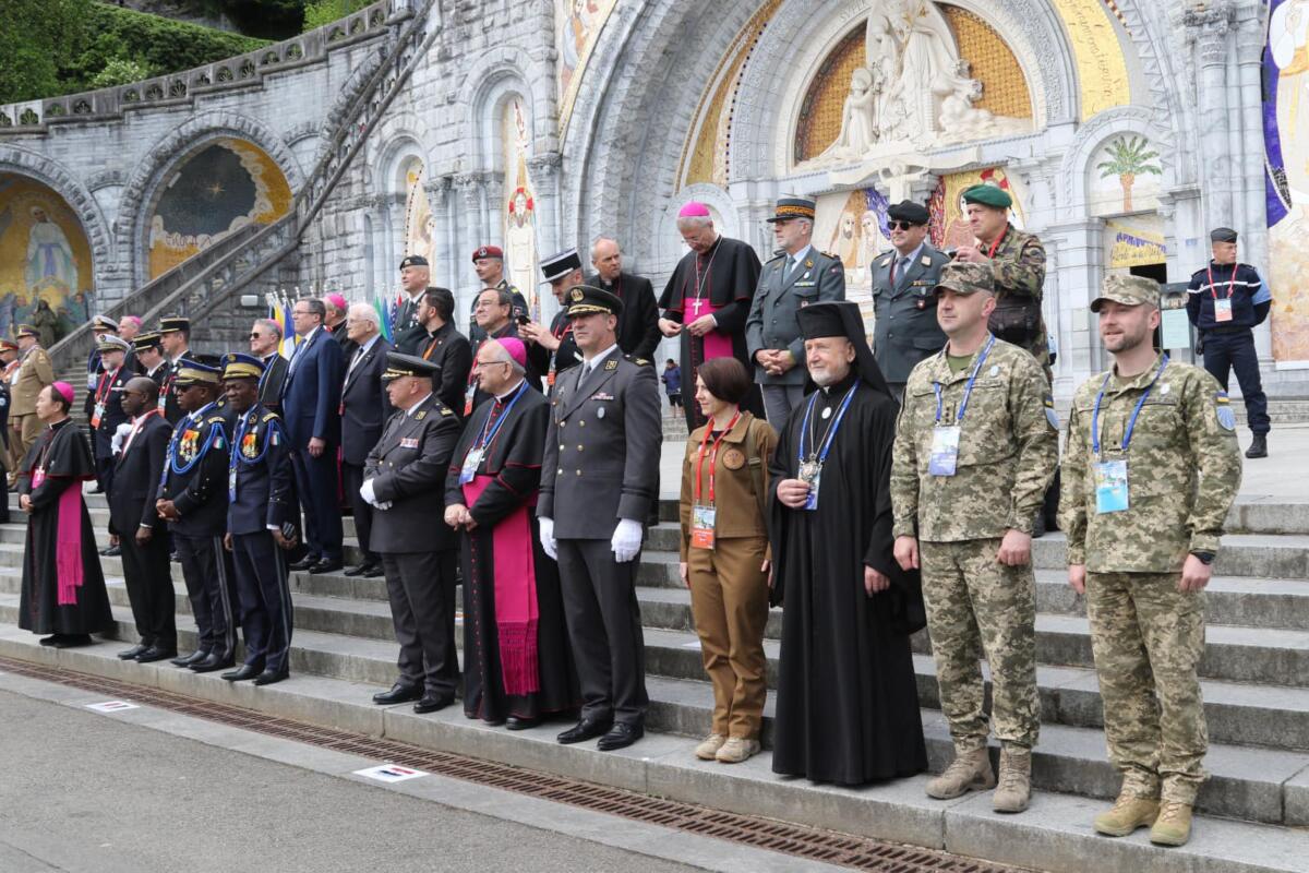 Українські капелани зустрілися з духовенством Франції й обговорили новини з фронту
