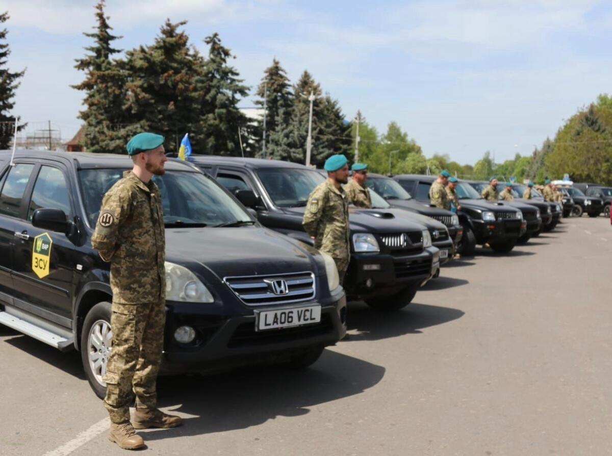 Благодійники передали морській піхоті понад 20 позашляховиків – ВМС