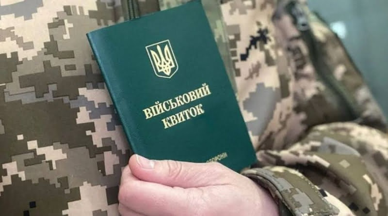 Мобілізація: кому з чоловіків за кордоном потрібно ставати на військовий облік