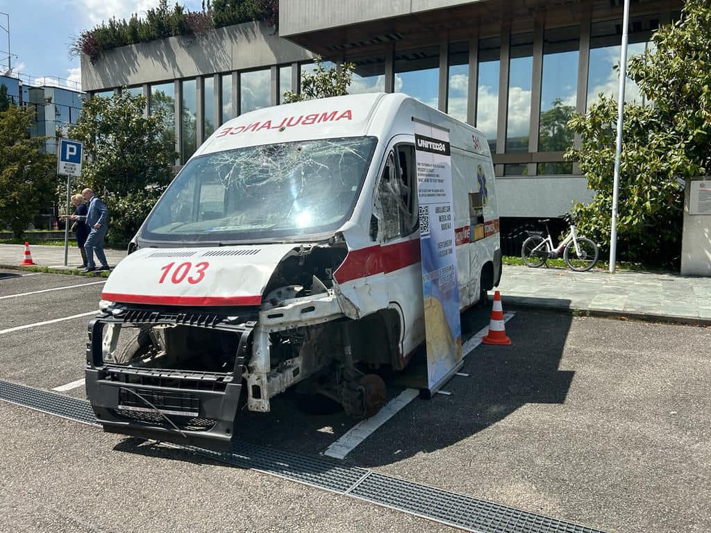 Учасникам Всесвітньої асамблеї охорони здоров’я показали українські «швидкі», обстріляні росіянами