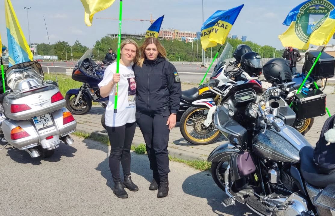 Звільнена з російського полону прикордонниця взяла участь у мотопробігу на честь захисників Маріуполя