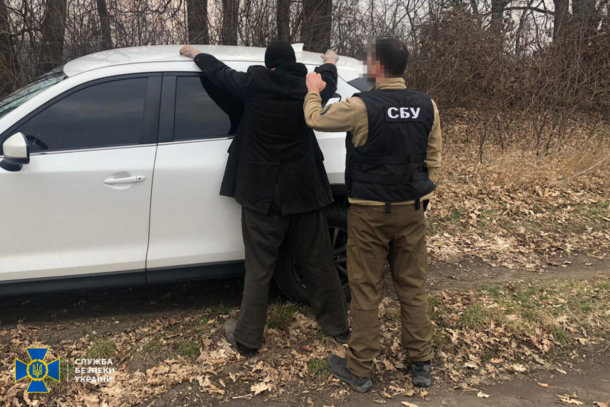 Затримано ворожого агента, що збирав інформацію про позиції ЗСУ під Бахмутом та Авдіївкою