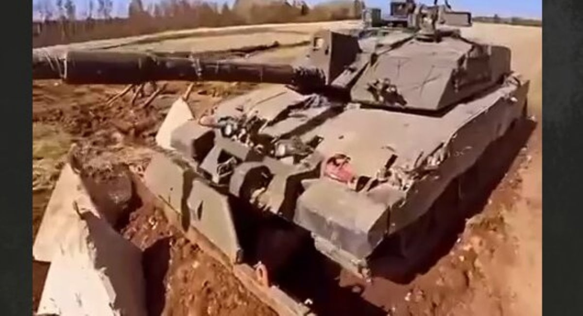 Рогозин почав нервувати, коли побачив, як танки «Challenger 2» можуть проривати оборону з бетонних пірамідок та протитанкових ровів