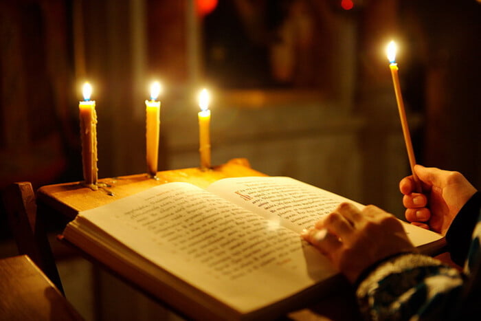 Более 50% украинцев регулярно обращаются к молитве после начала полномасштабного вторжения – опрос