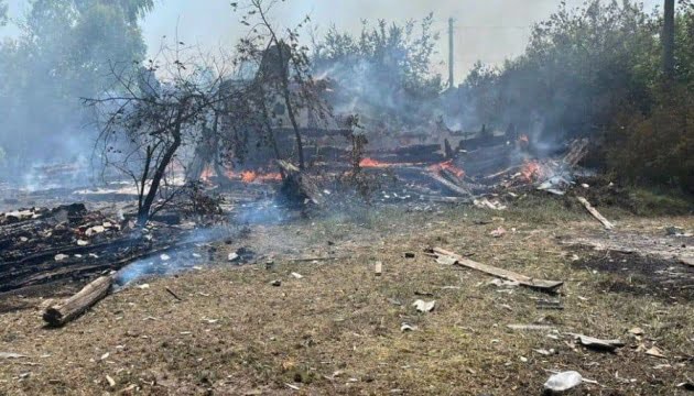 На Чернігівщині російські окупаційні війська обстріляли село