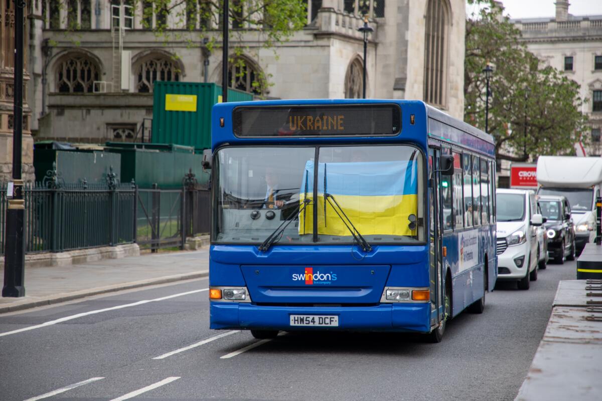 Британцы передадут Украине переоборудованный в мобильный госпиталь автобус