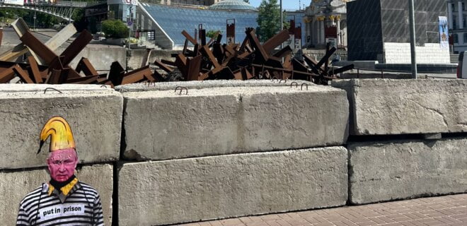 Вуличний художник з Німеччини намалював у Києві путіна з бананом на голові