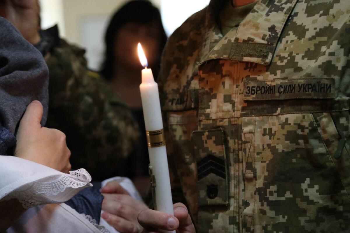 Українські захисники стали хрещеними батьками дітей-сиріт з Луганщини (ФОТО)
