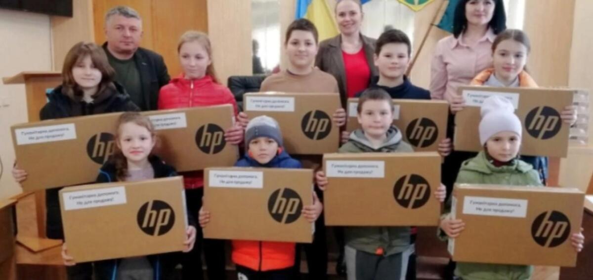 У Рівненській області діти-переселенці отримали комп’ютерну техніку для навчання