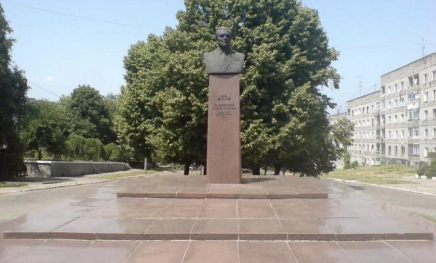 У Дніпропетровській області демонтують бюст відомому комуністу