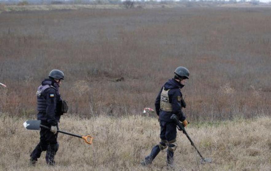 Кілька осіб підірвалося на вибухівці у Харківській області