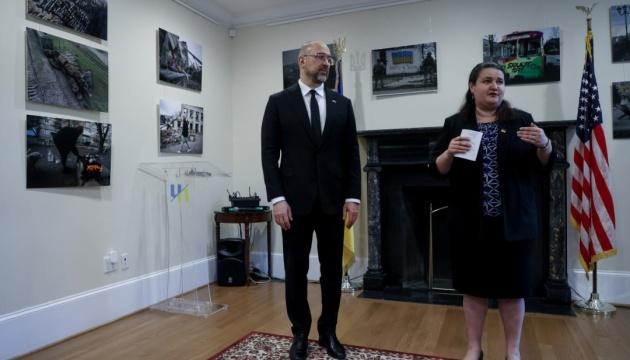 «Бахмут незламний»: у США відкрили фотовиставку, присвячену українському місту-фортеці (ФОТО)