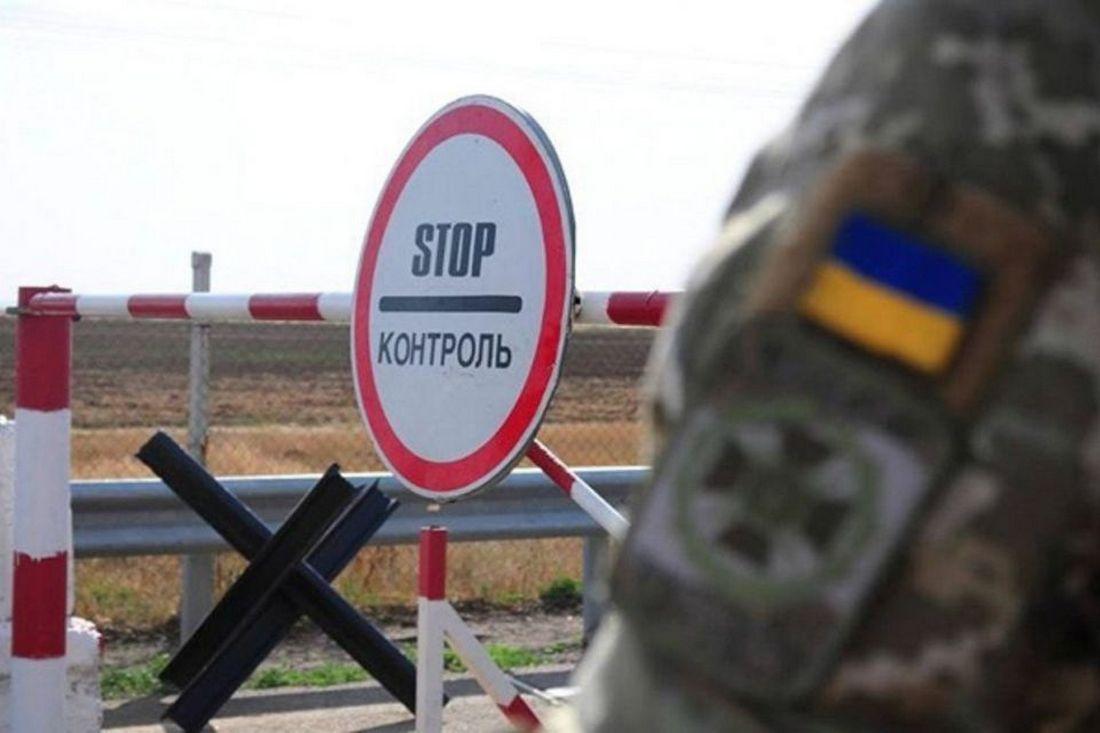 Українцям пояснили, як виїхати за кордон після зняття з військового обліку