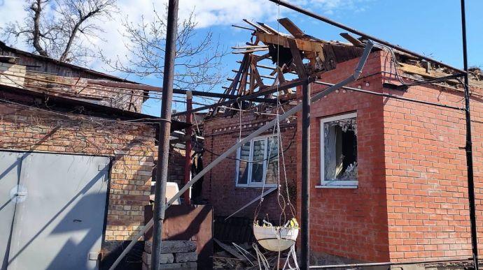 Російські окупанти з БПЛА обстріляли Нікополь: троє людей поранені