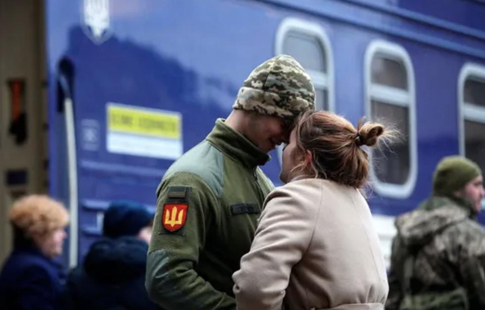 Українцям розповіли, чи можуть мобілізувати двох членів родини під час воєнного стану