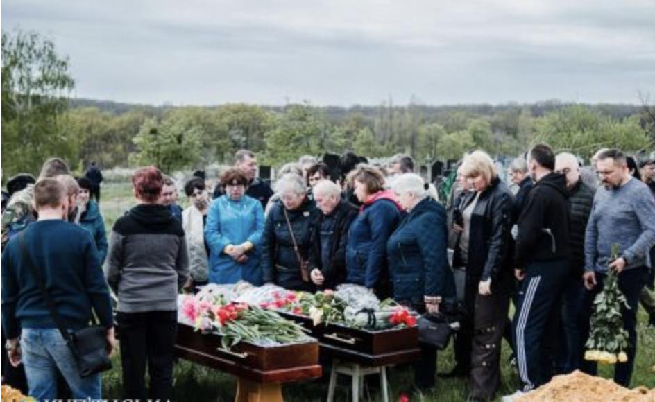 На Харківщині провели в останню путь працівників музею, який обстріляли російські окупаційні війська