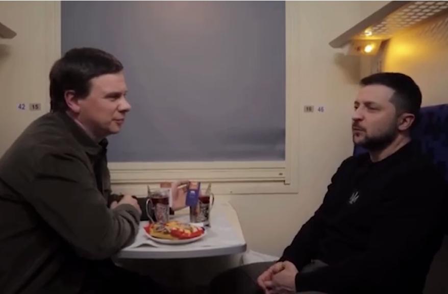 Володимир Зеленський зізнався, що має при собі вогнепальну зброю