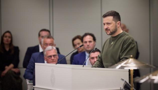 Зеленський закликав «зняти всі табу» щодо постачання зброї Україні