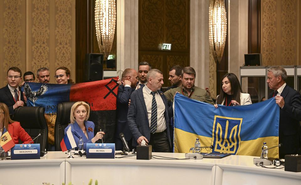 У Туреччині українські делегати побилися з росіянами на саміті ПАЧЕС (ВІДЕО)