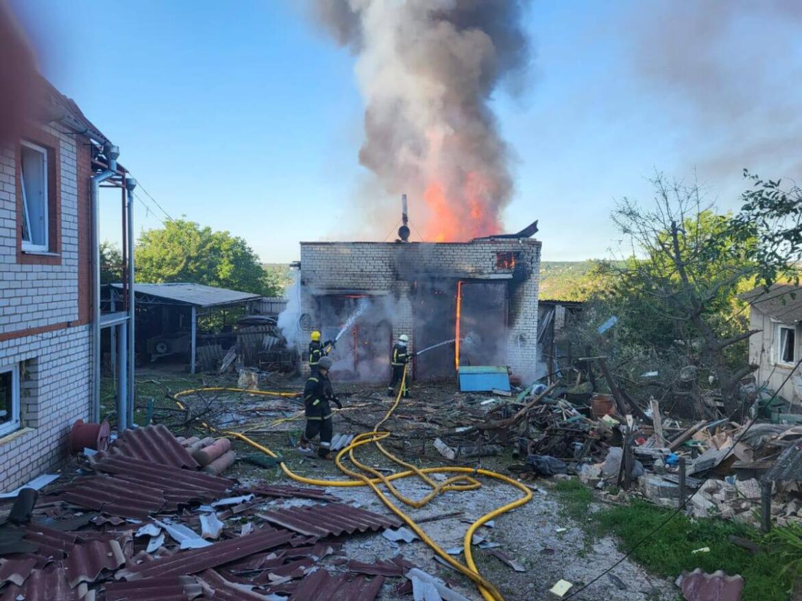 Росіяни завдали ракетних ударів по Чугуєву й обстріляли Куп’янськ: в ОВА повідомили про наслідки