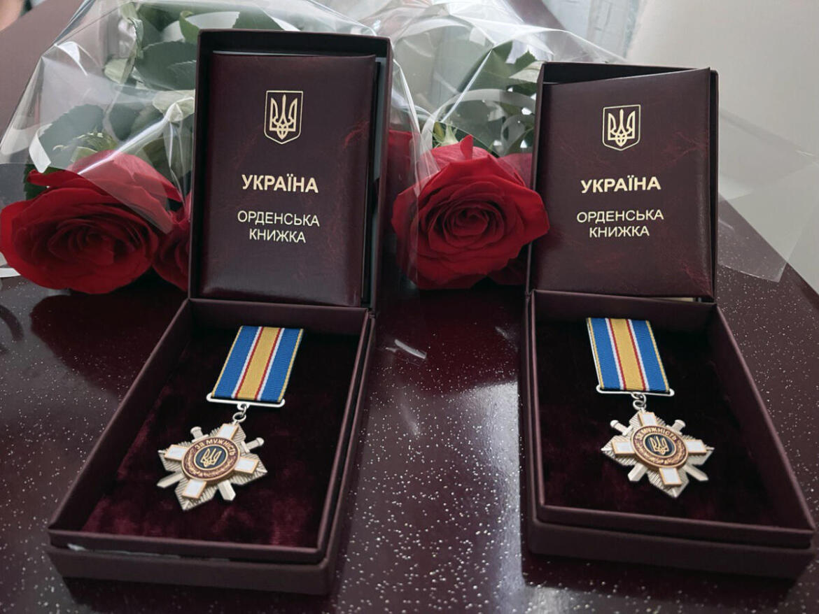 Родинам загиблих у боях на сході прикордонників вручили державні нагороди