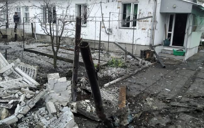 На прифронтовий Торецьк російські окупанти скинули дві авіабомби