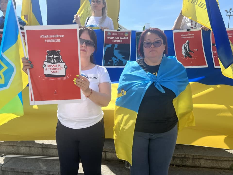 Украинцы в Латвии и Турции протестовали против экоцида, который совершают россияне в Украине