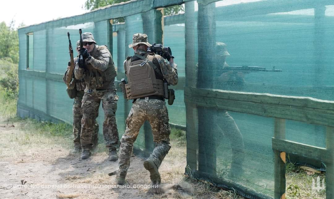 Сили тероборони ЗСУ відпрацьовують бойові дії в зоні суцільної забудови