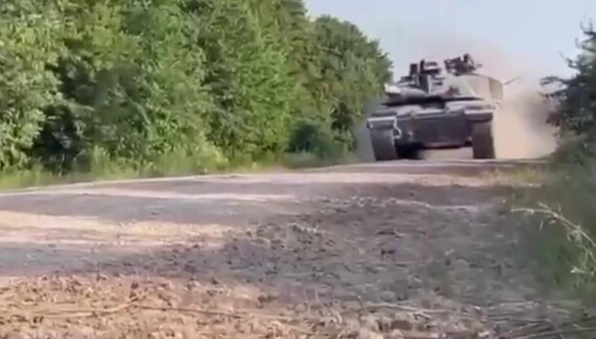Танки Challenger 2 вже з’явилися у зоні бойових дій: пропагандисти шукають їх недоліки (фото)