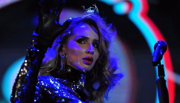 Юну дівчину під час вуличного концерту образила відома співачка