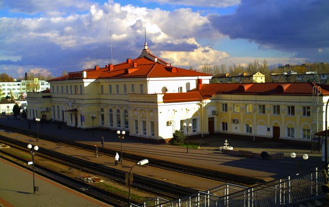Російські окупаційні війська готують у найближчі години обстріл залізничного вокзалу Херсона