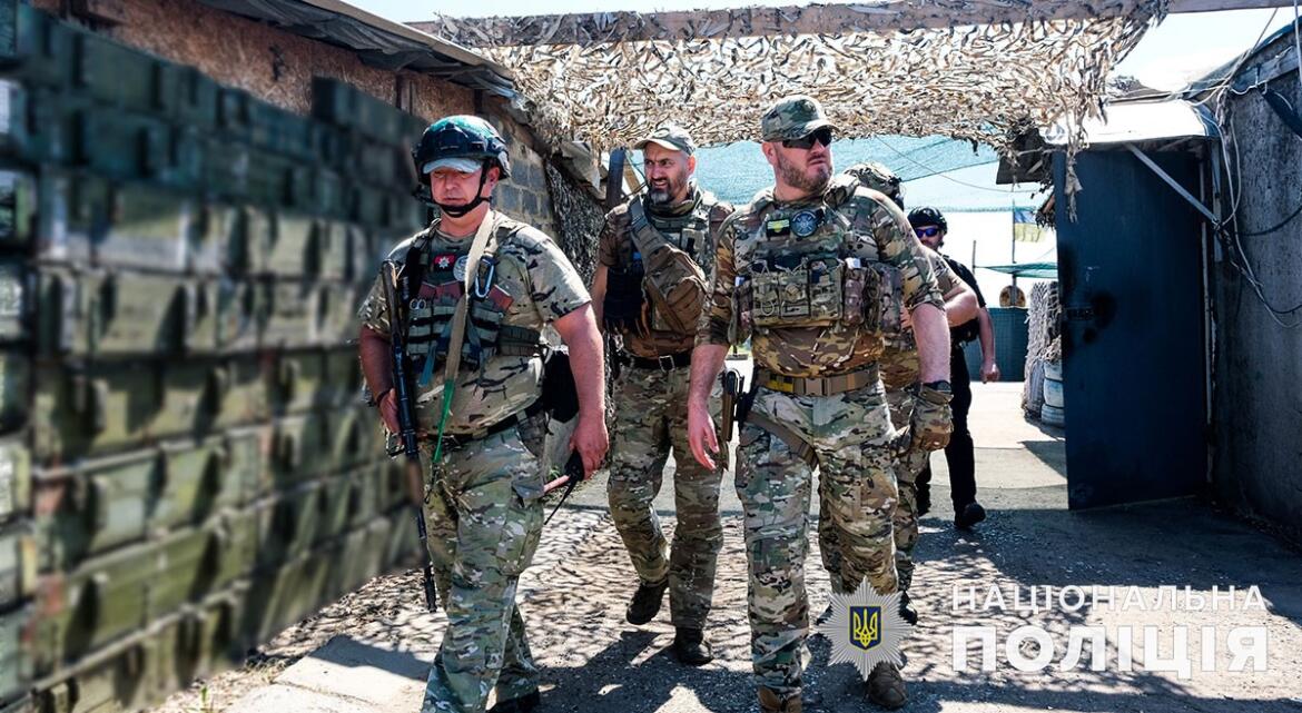 Очільник донецької поліції відвідав своїх підлеглих у найгарячіших точках на Бахмутському напрямку