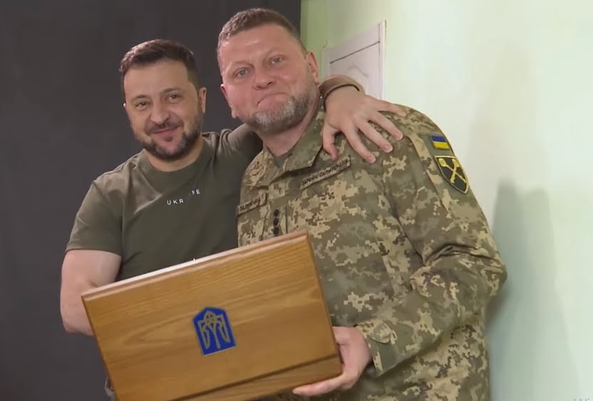 Президент нагородив Головнокомандувача ЗСУ Залужного іменною зброєю