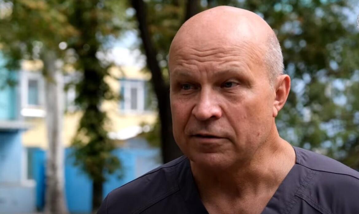 Лікаря з Маріуполя, який перейшов на бік окупантів, розповідав про «вогневі точки нацистів в операційних» будуть судити за державну зраду (фото)