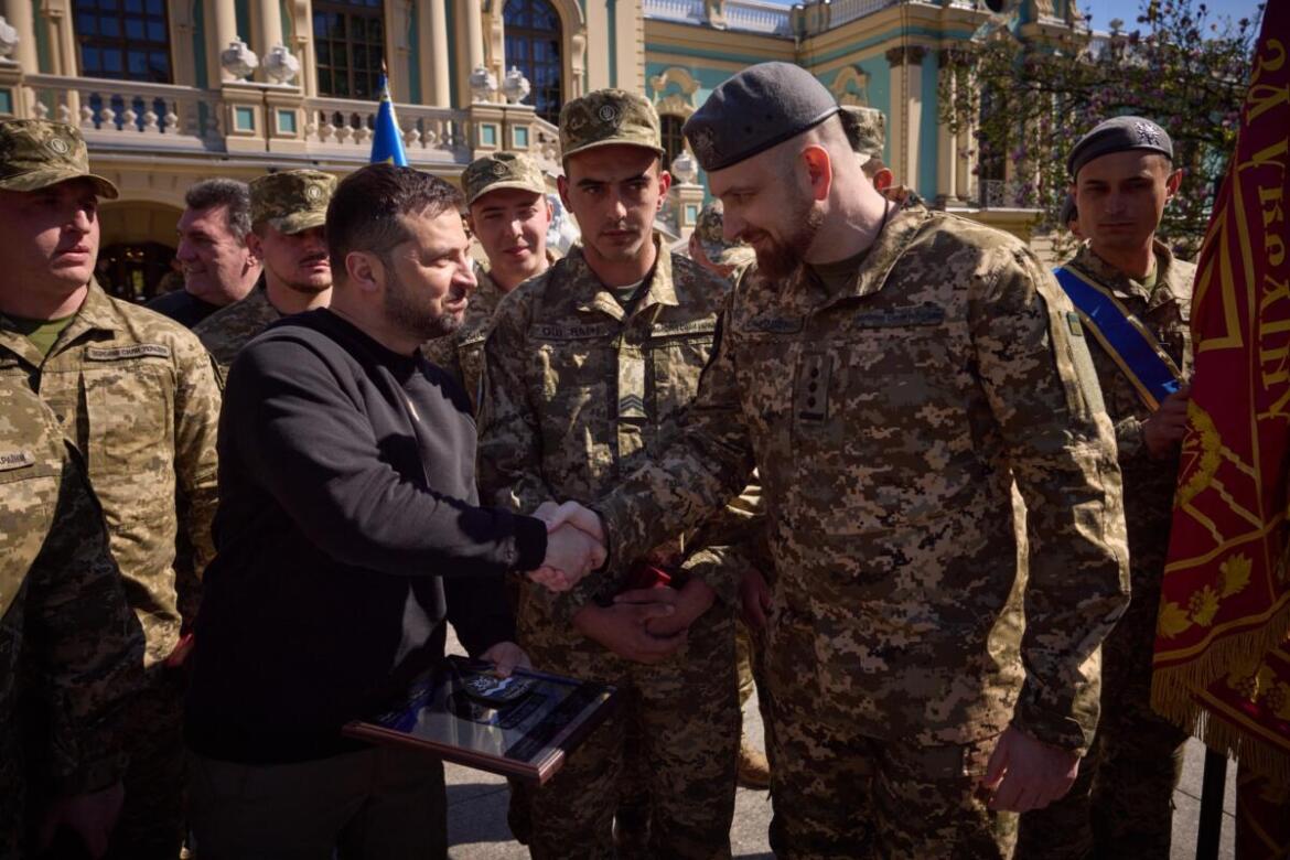 Штурмовики-«едельвейси» поповнили президентську колекцію шевроном своєї бригади