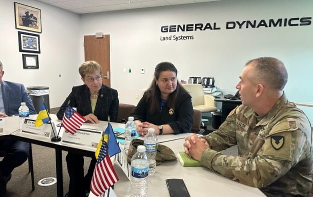 Оксана Маркарова побувала на американському танковому заводі, де виробляють Abrams