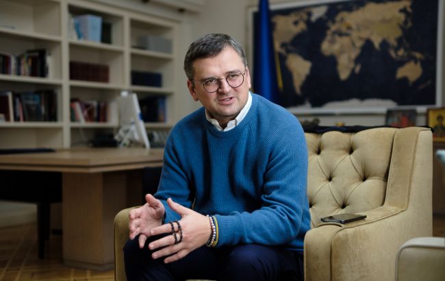 Очільник МЗС України відповів, що необхідно для звільнення цивільних із російського полону