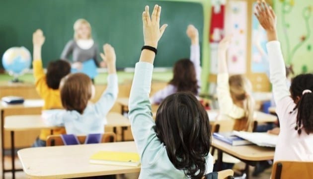 У МОН розповіли, скільки шкіл в Україні працюватиме у дистанційному або змішаному форматах