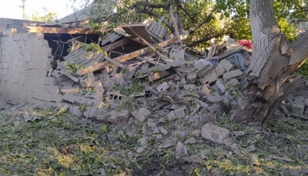 Російські окупанти з танків та артилерії обстріляли населені пункти Донецької області