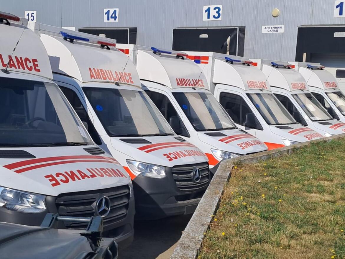 Партнери передали Україні автомобілі швидкої допомоги та медичне обладнання – МОЗ
