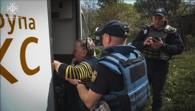 На Запоріжжі шість родин із дітьми вивезли з небезпечних громад