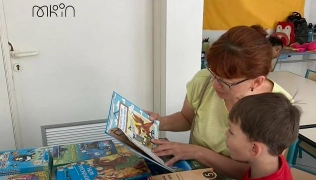 У Франції українська школа отримала безплатно підручники та художню літературу