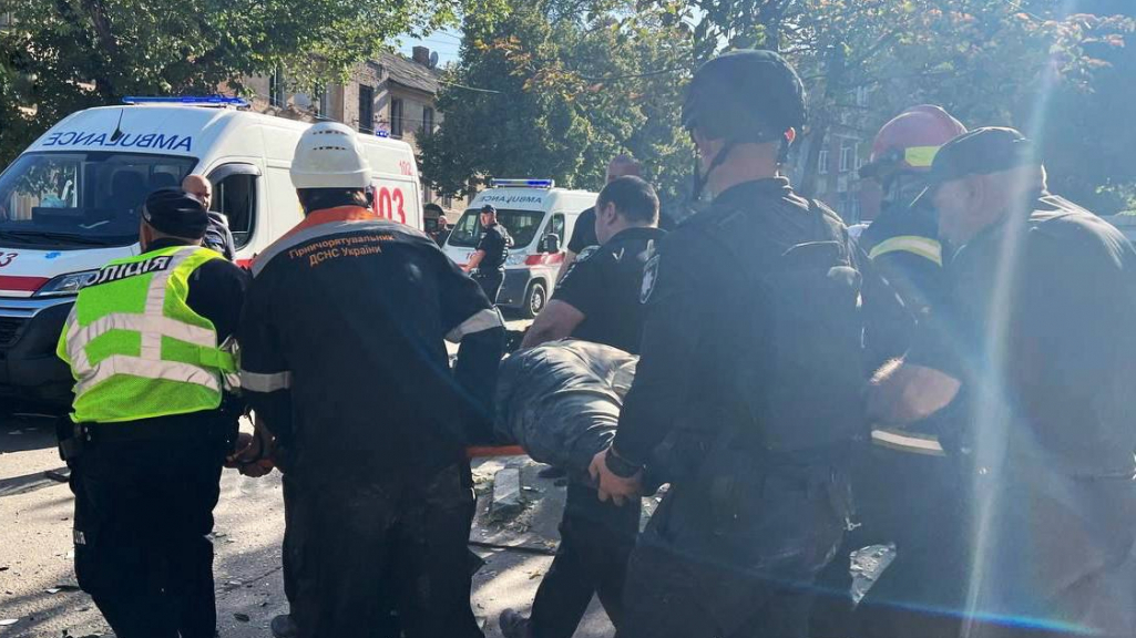 Росіяни завдали удару по адмінбудівлі поліції у Кривому Розі: щонайменше один загиблий та понад 20 постраждалих