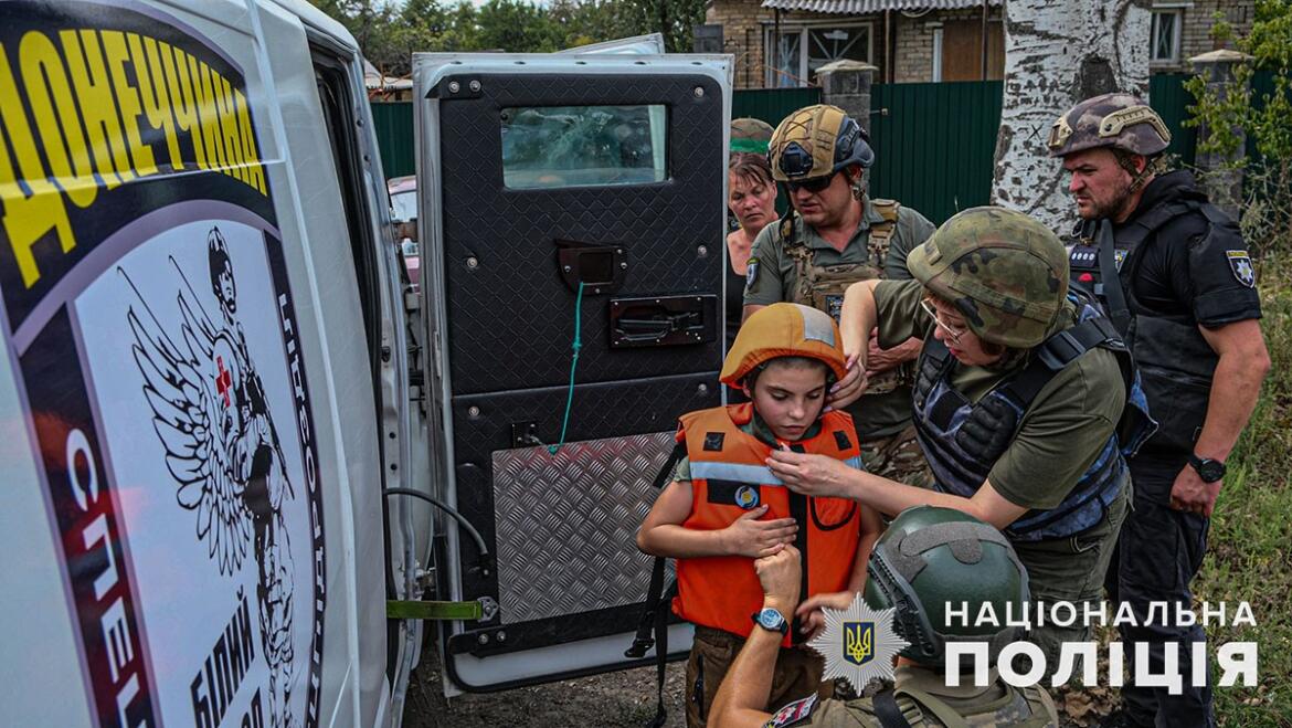 «Білі янголи» з Донеччини отримали бронеавтомобіль для евакуації дітей з лінії фронту