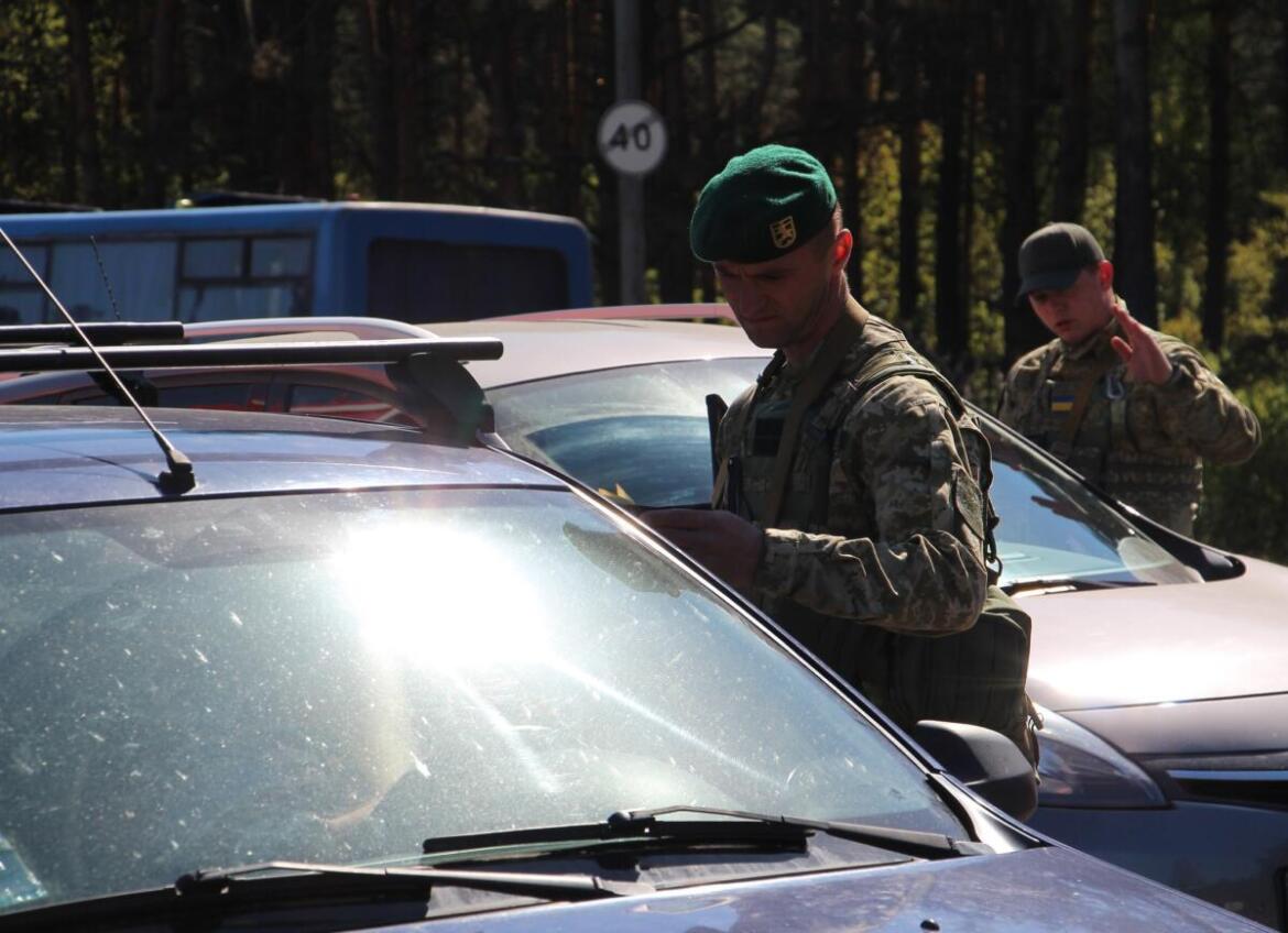 У ЗСУ пояснили, чи є підстави для обмеження виїзду військовозобов’язаних жінок за кордон