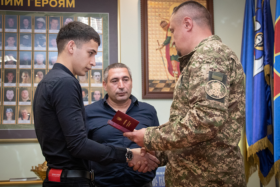 Орден «За мужність» вручили родині кримського татарина, який загинув у боях на Луганщині