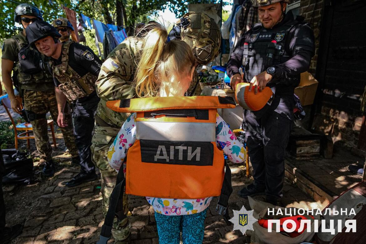 Из-под обстрелов в Нью-Йорке «Белые ангелы» вывезли мать с тремя детьми
