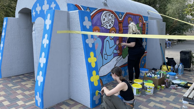 Бетонні укриття у Херсоні розмалюють художники з трьох міст