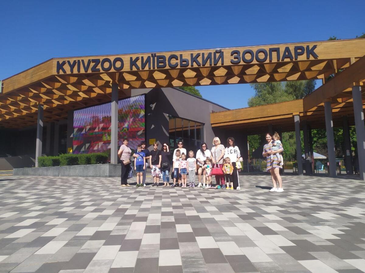 Переселенці з Бахмута безкоштовно відвідали київський зоопарк