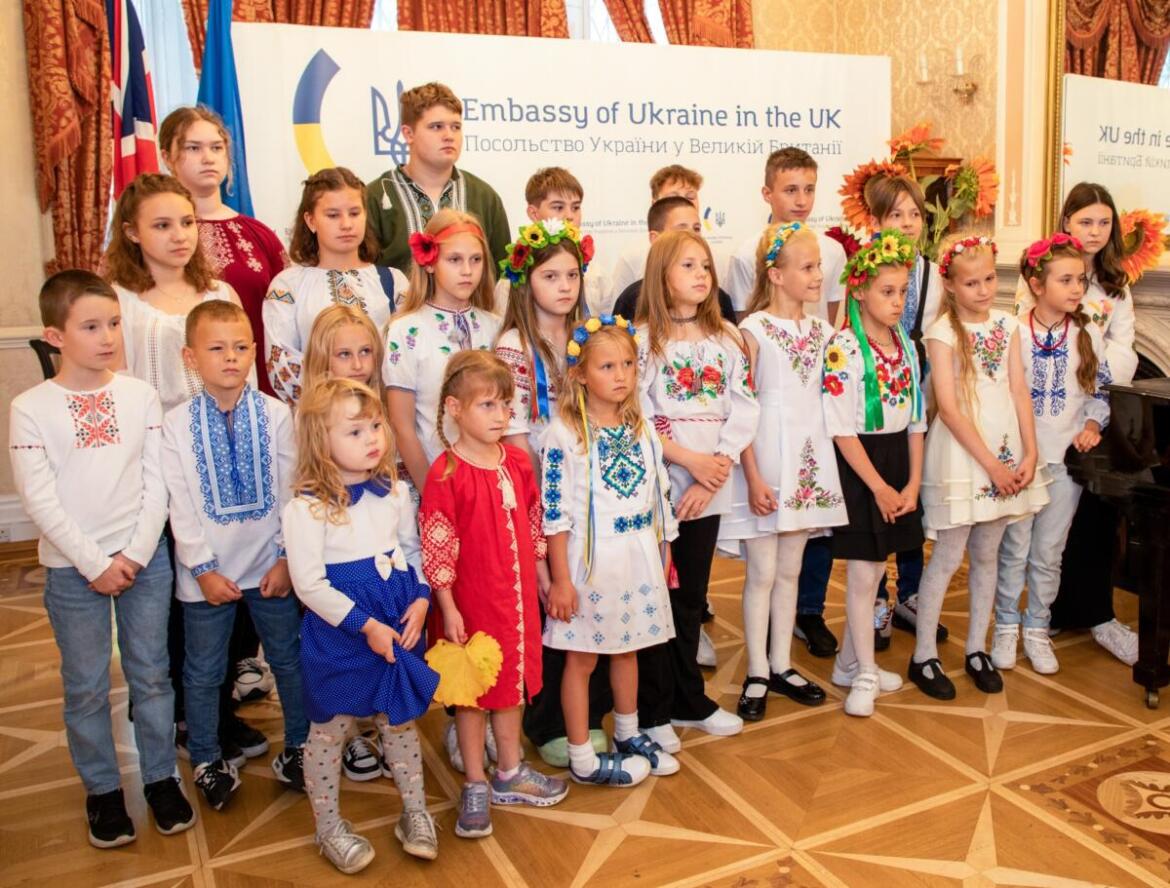 Маленькие украинцы из Шотландии устроили концерт для посольства в Лондоне
